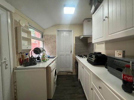 2 bedroom terraced house to rent - Photo 4