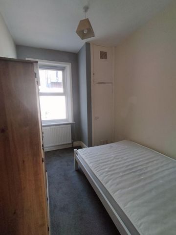 2 bedroom ground floor flat to rent - Photo 4