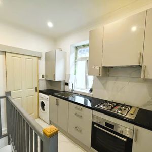 Hounslow Road, TW2, Twickenham - Photo 2