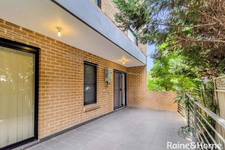 Conveniently Located Apartment - Photo 4