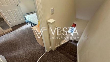 4 bedroom semi-detached house to rent - Photo 4