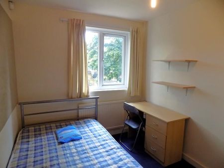 1 bedroom in a house share to rent - Photo 3