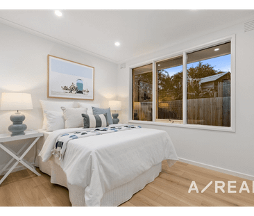 Spacious Family Home with Separate Home Office in a Quiet Court Set... - Photo 6