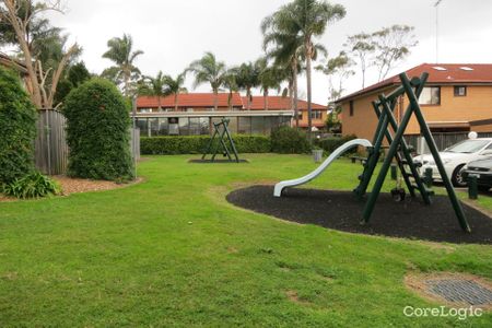 Three Bedroom Townhouse with Garage and Courtyard - Photo 2