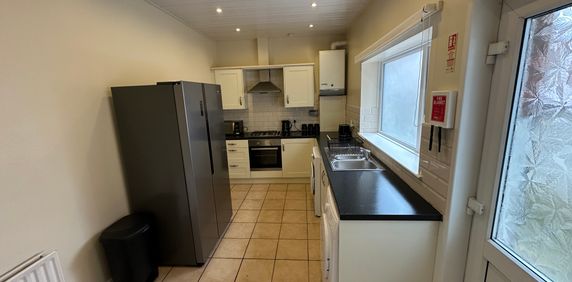 Newtown Road Room 2 - Photo 2