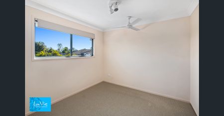 Executive style home in great location ! - Photo 2