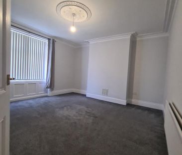 2 bedroom ground floor flat to rent - Photo 3