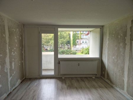 Endlich Zuhause: ansprechende 3,5-Zimmer-Wohnung (WBS) - Photo 3