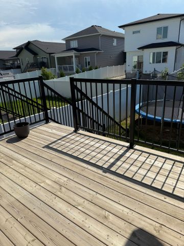 Aspen Ridge - 4 Bedroom/3Bathroom Upper Unit - 208 Barrett St - Photo 3