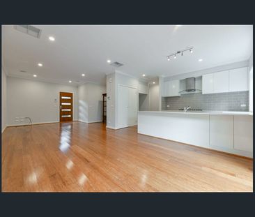 Modern Comfort, Stylish Living & Everyday Convenience! - Photo 1
