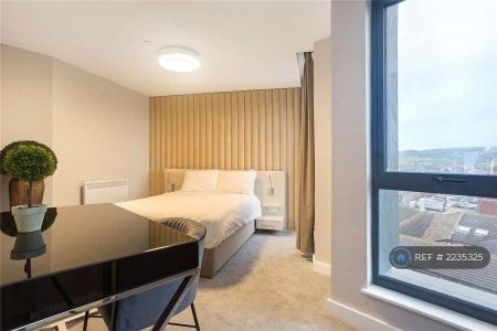 2 bedroom flat to rent - Photo 2