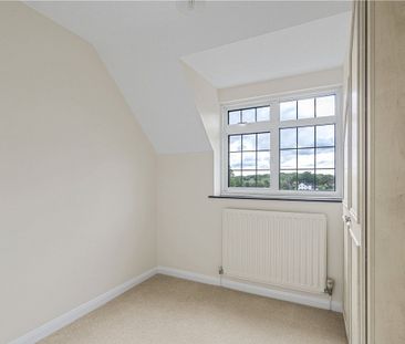 A well presented and substantial five bedroom family home with a garage and driveway parking in the popular market town of Southam. - Photo 4
