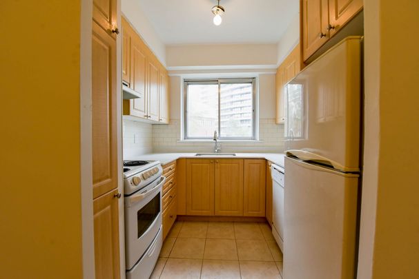 3555 Cote-des-Neiges Road - Photo 1