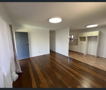 “Highset house with a large yard in Wacol” - Photo 1