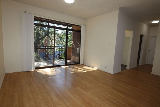 Modern Top Floor Two Bedroom Unit with Ensuite. - Photo 1