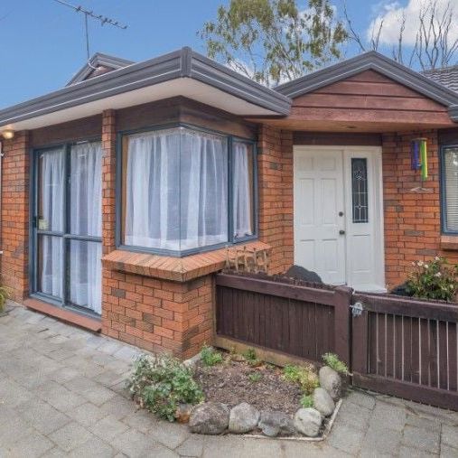 Beautiful 3 bedroom close to everything - Photo 1