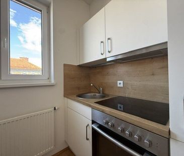 Klein aber fein: Charmante, lichtdurchflutete Dachgeschoßwohnung in... - Foto 1