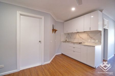 Quite and leafty One bedroom one study - Photo 2