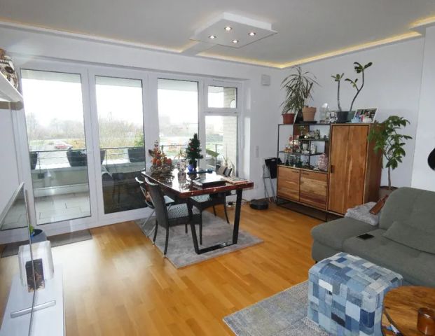 Moderne 2-Zimmer-Wohnung mit großer Sonnenloggia, Aufzug und Rheinblick - Foto 1