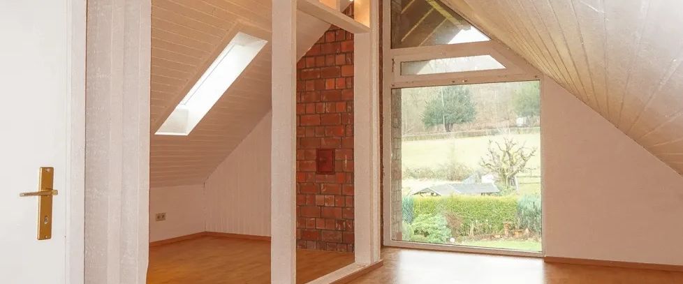 Großzügige DG-Wohnung für 2 Personen mit Einbauküche, Garage,großer Loggia mit Blick zum Fleyer Wald - Foto 1