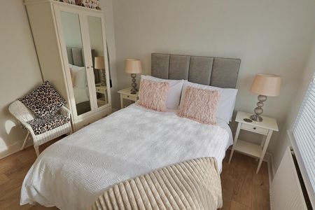 Torrington Avenue, Tile Hill, Coventry - Well Presented Family Home - Photo 5