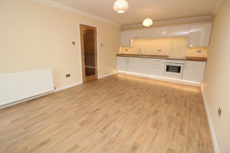 3 bedroom flat to rent - Photo 5