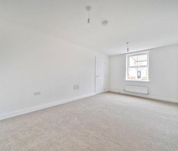 4 bedroom detached house to rent - Photo 3