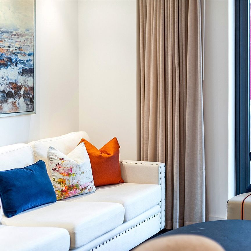 Charles Clowes Walk, London, SW11 flat to rent - Photo 1