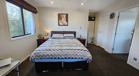 Spacious 6 Bed, 3 Bath in Glendene - Photo 2