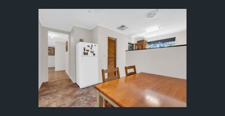 Character Family Home! - Photo 3