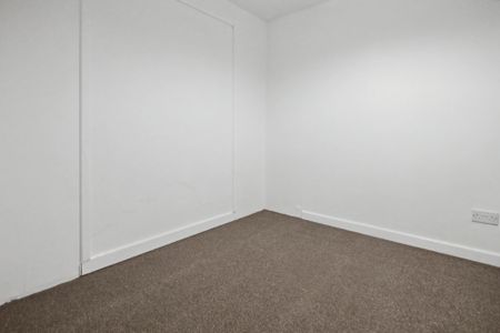 Netherfields, Leigh - Photo 2