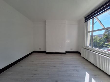 St. Lukes Road, Maidstone ME14, London - Photo 3