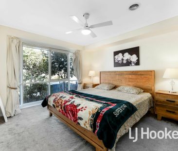 Family Home with Magnificent Gardens! - Photo 3