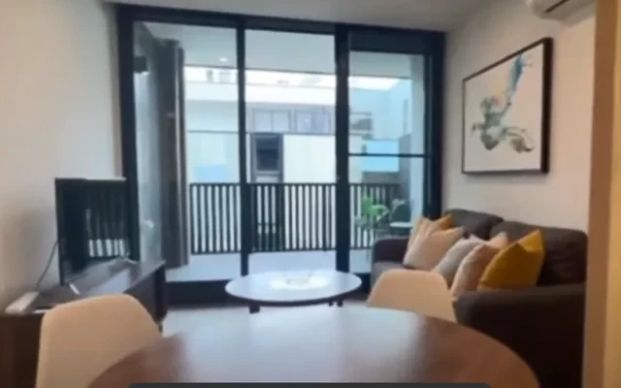 15 Irving Avenue, Melbourne - Photo 1