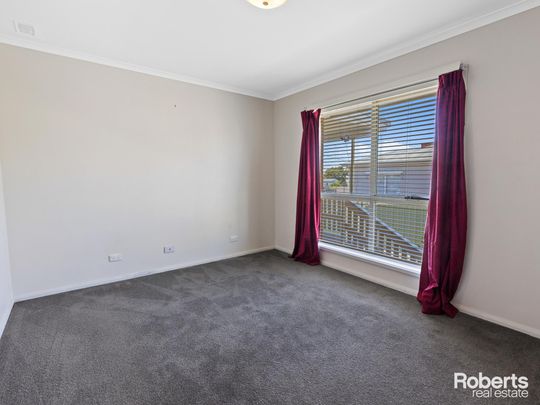 Spacious house with large shed - Photo 1