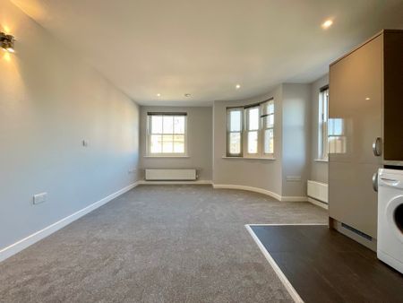 1 bedroom Apartment to let - Photo 2