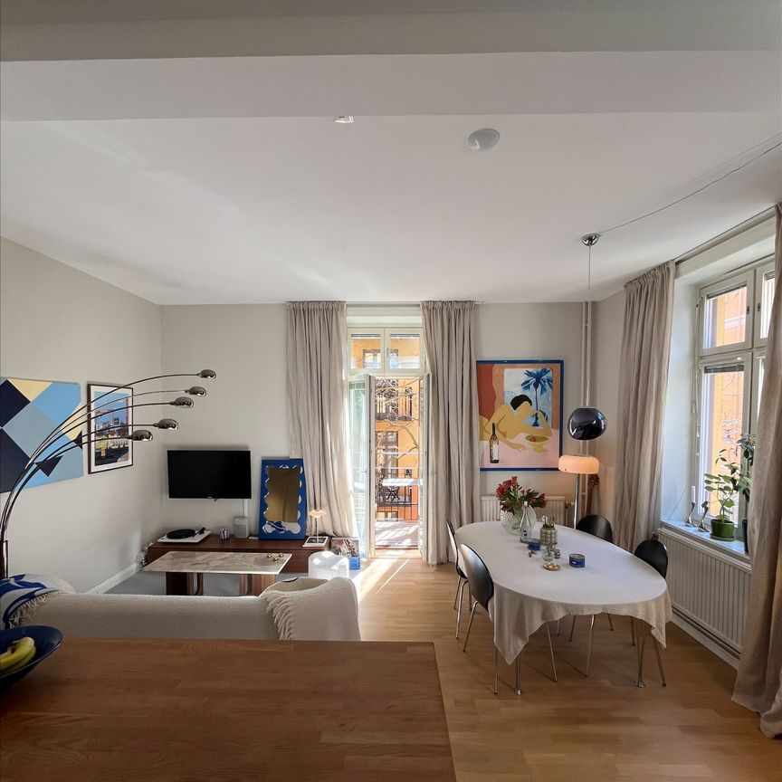 Nyrenoverad sekelskiftslägenhet centralt belägen vid Nytorget, Södermalm. - Photo 1