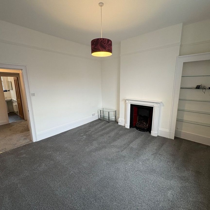 1 Bed Flat, Russell Street, RG1 - Photo 1