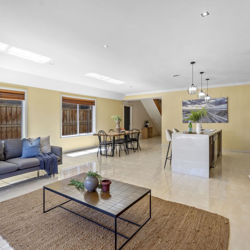 Gorgeous Family Home with Modern Amenities in South Morang - Photo 1