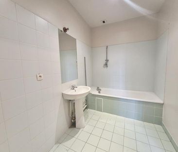Location Appartement 3 pièces 108m² AIRE SUR LA LYS 62120 - Photo 4