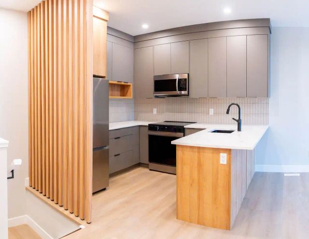 Brand New Luxury 2 Bedroom Garage Suite in Belmont | Garage Parking | Balcony — 2 Bedrooms Garage Suite - Photo 1