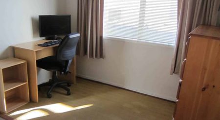 Sunny 4 Bedroom House in Birkenhead - Photo 5