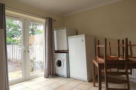 Bedroom Detached House In Winton, BH9 - Photo 2