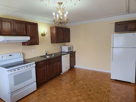 For Lease - 2470 Wynten Way Unit# 2, Oakville, Ontario - Photo 4