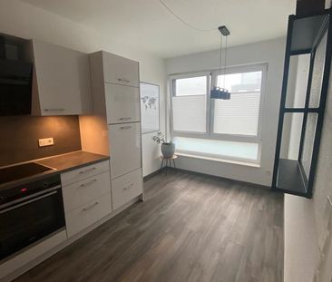 Große 2 ZKB mit Einbauküche, Gäste WC und HWR zu vermieten - Photo 6