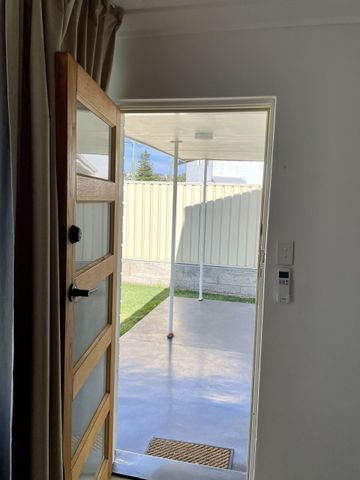Refurbished 2x1 - Location! - Photo 5