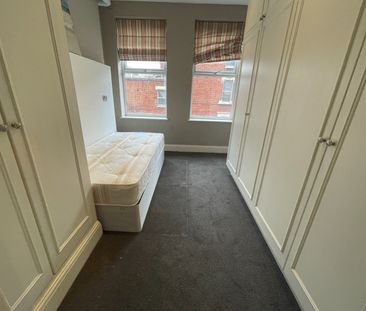 Room in a Shared House, High Road, NW10 - Photo 1
