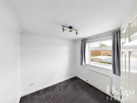 3 bedroom end of terrace house to rent - Photo 2