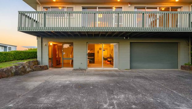 Spacious Family Home in Popular Pakuranga - Photo 1