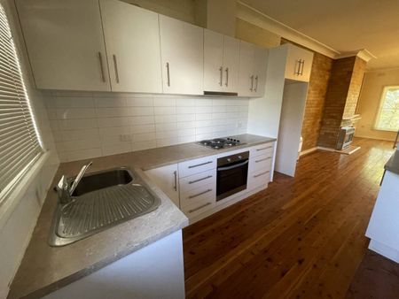 Two-bedroom unit situated just minutes from Dean Street. - Photo 5